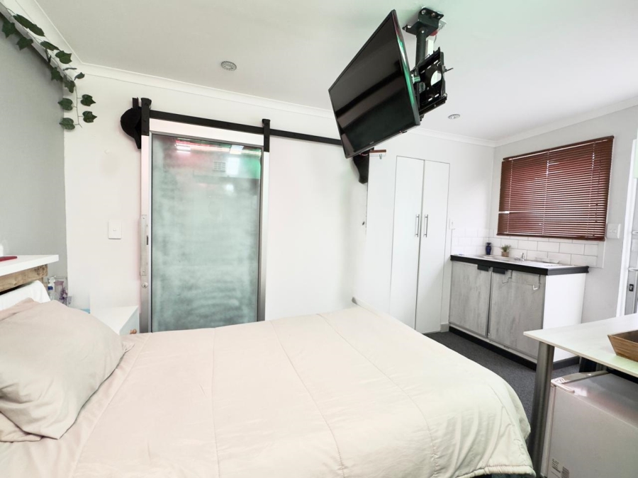  Bedroom Property for Sale in Lentegeur Western Cape